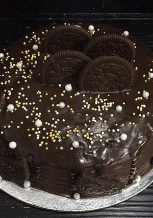 A picture of Chocolate Oreo cake.