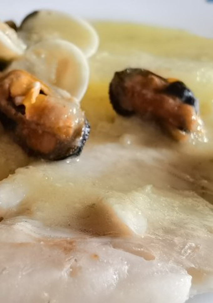 Una foto de Merluza en salsa verde mambo