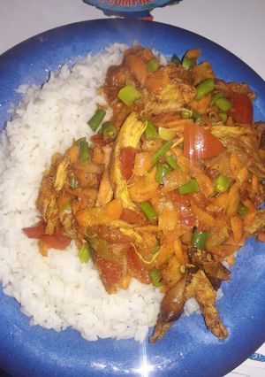 A picture of White rice/steamed veggies with chicken.