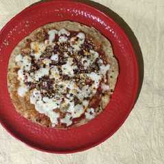 રોટલી પીઝા(rotli pizza recipe in Gujarati) રેસીપી મુખ્ય ફોટો