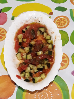 Una foto de Salsa de pisto crudo de tomate y pepino
