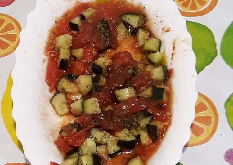 Salsa de pisto crudo de tomate y pepino