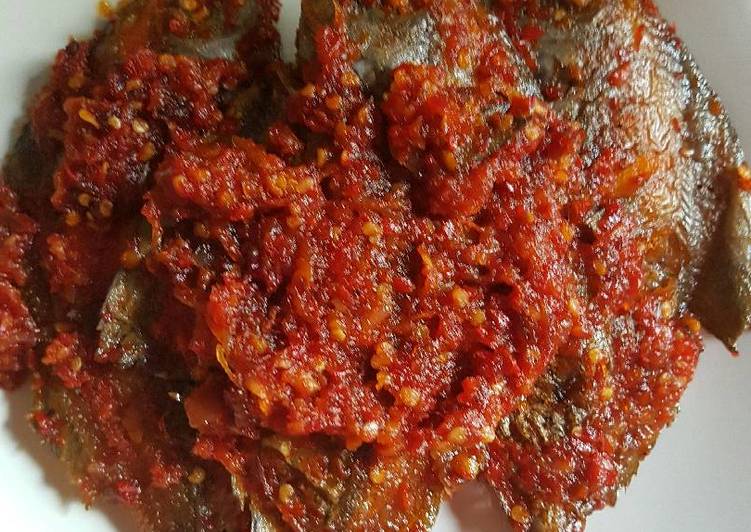 Ikan bawal balado