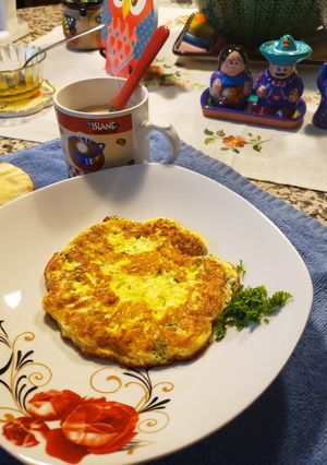 A picture of Egg & white cheese 🧀🥚.