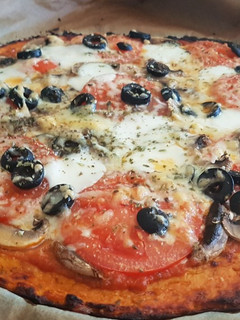 Una foto de Pizza light con base de calabaza 🎃