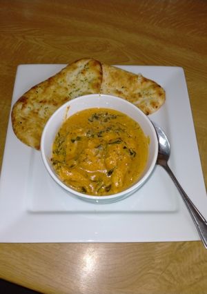 A picture of Chicken in Korma sauce with Spinach.