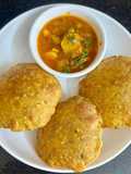 Bedmi Poori With Spicy Aaloo Matar Ki Subzi