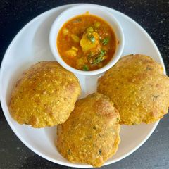 A picture of Bedmi Poori With Spicy Aaloo Matar Ki Subzi.