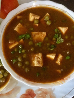 A picture of Mutter-Paneer Curry.
