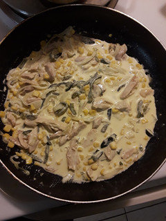 Una foto de Pollo con rajas y elote