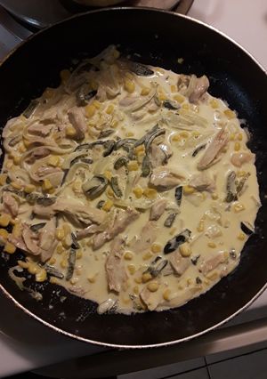 Una foto de Pollo con rajas y elote