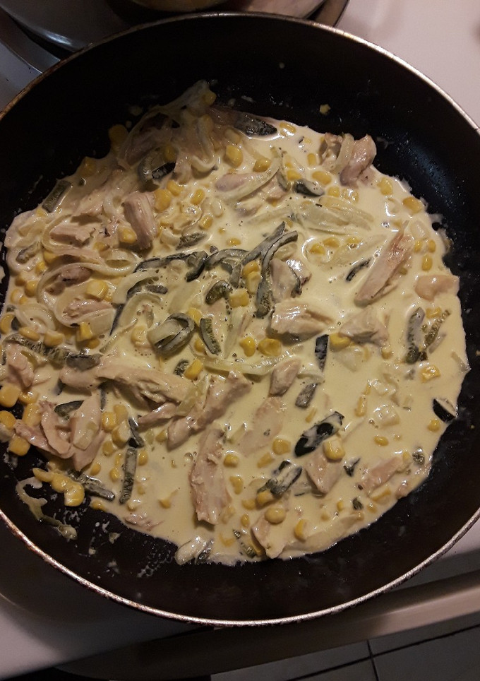 Una foto de Pollo con rajas y elote