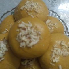 A picture of Roasted chana ladoos.