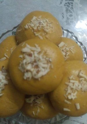 A picture of Roasted chana ladoos.