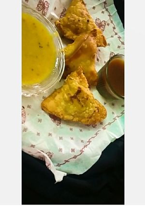 समोसा(samosa recepie in hindi) रेसिपी मुख्य फोटो