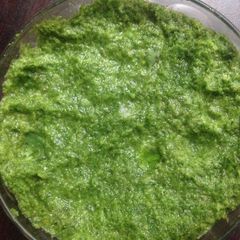 A picture of Dhaniya podina Ki chutney.