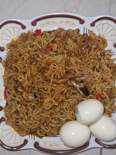 Indomie with egg and ice fish ainihin hoton girkin