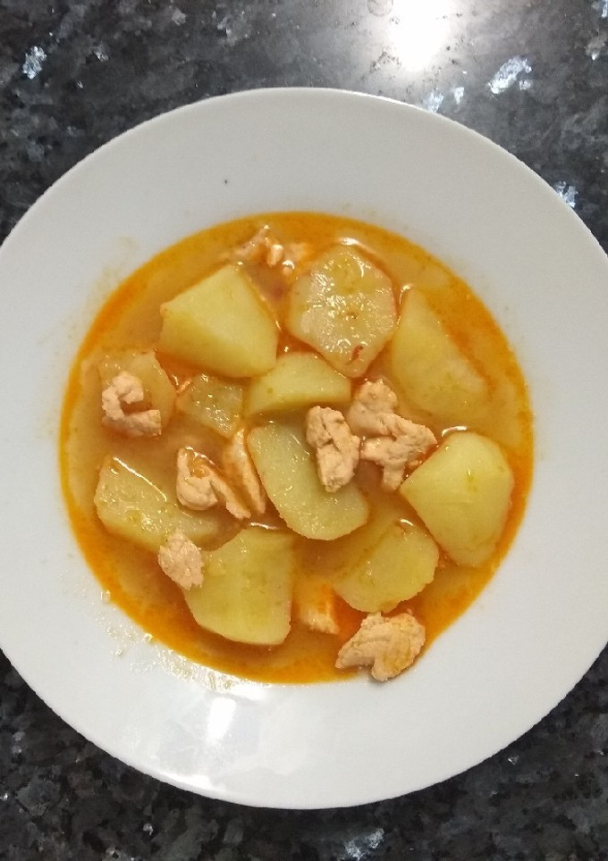 Una foto de Guiso de patatas con salmón