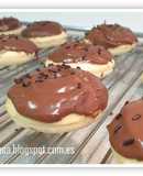 Donuts al horno con glaseado de chocolate