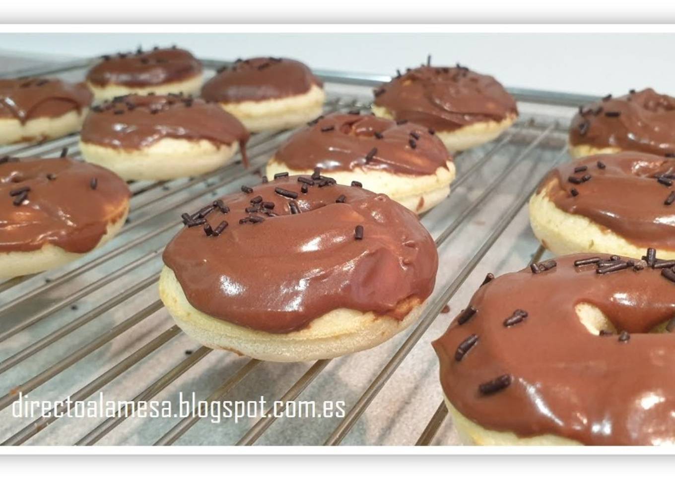 Donuts al horno con glaseado de chocolate