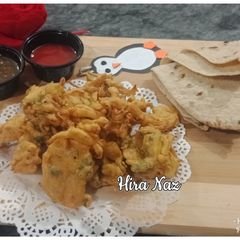 A picture of CRISPY Vegetable PAKORAY With Roti.