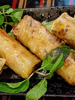 Hình của món Bánh tráng chiên nhân thịt băm và phô mai chấm sốt mù tạt mật ong.