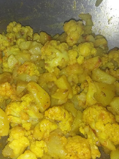 फूलगोभी आलू की सब्जी(full gobhi aloo ki sabji recipe in hindi) रेसिपी मुख्य फोटो