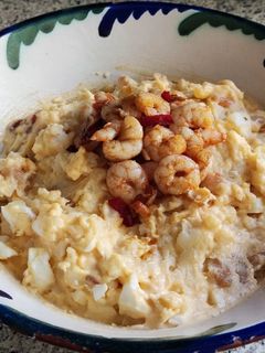 Una foto de Ensaladilla con gambas al ajillo🦐🧄