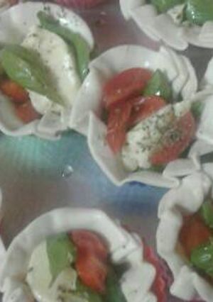 Una foto de Tarteletas caprese