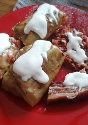 O poză a rețetei Sarmale din varză dulce cu costiță afumată în bulion.