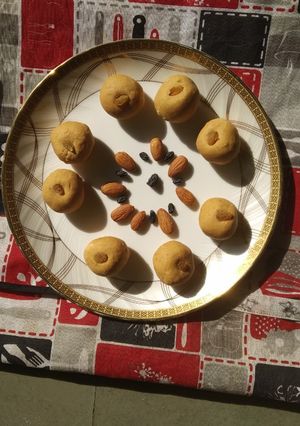साजुक तूपातील बेसन लाडू रेसिपी चे मुख्य फोटो 