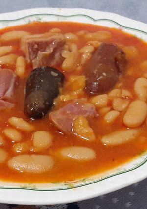 Una foto de Fabada Asturiana