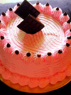 સ્ટ્રોબેરી કેક (Strawberry Cake Recipe In Gujarati) રેસીપી મુખ્ય ફોટો