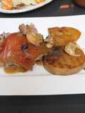 Codillo con patatas a la plancha