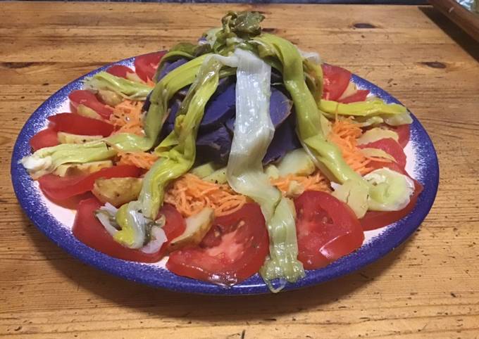 Salade surprise au poisson carottes tomates poireaux et pommes de terre