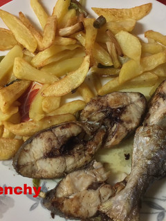 Una foto de Lecha con ajos tiernos y patatas