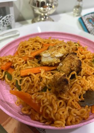 صورة لوصفة اندومي بالدجاج والخضار سريع