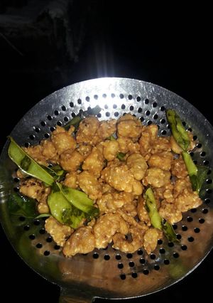 รูปของ เอ็นไก่ทอดใบมะกรูด