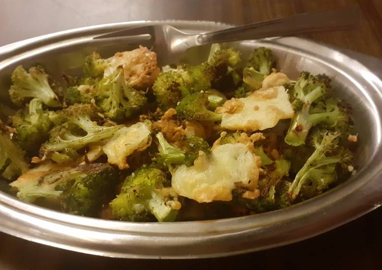 Roasted broccoli with lemon and cheese