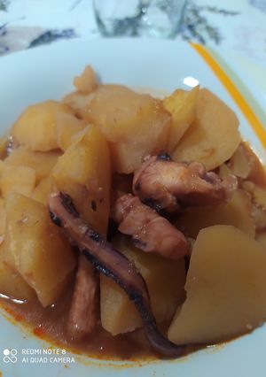 Foto principal de Patatas con pulpo en olla programable