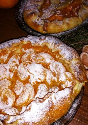 Фото Новогодние галеты с мандаринами и хурмой.
