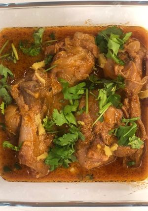 A picture of Curd Chicken in Cooker.