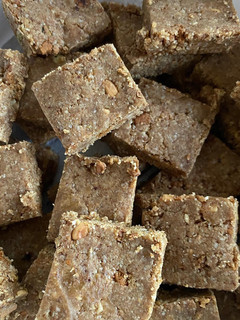 A picture of Vegan peanut squares.