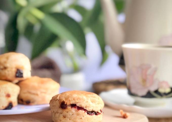 Scones Kurma dan Kismis