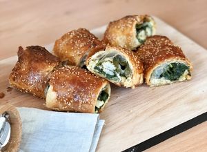 Foto resep Roll isi bayam keju/ Spinach and feta cheese roll