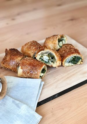 Foto resep Roll isi bayam keju/ Spinach and feta cheese roll