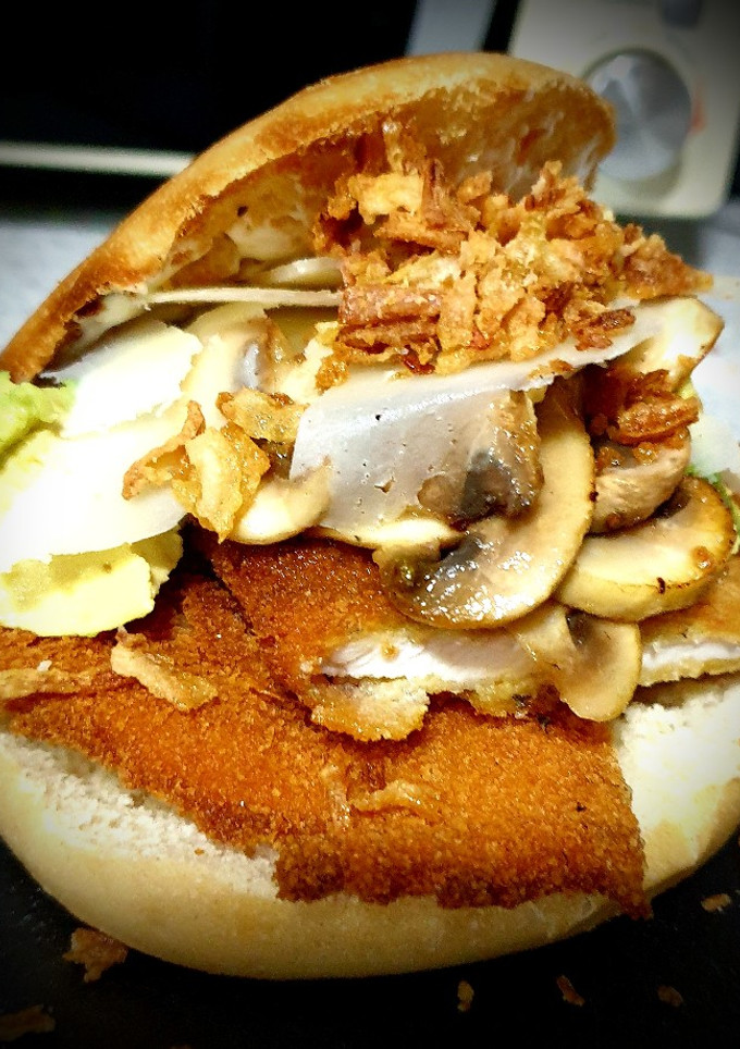 Una foto de Sándwich de pechuga de pollo empanada
