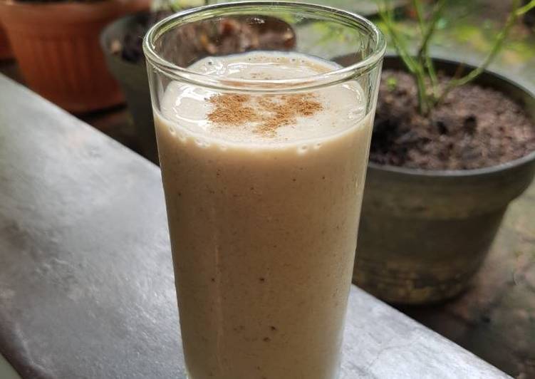 Simple Way to Prepare Homemade Low-Fat Banana Smoothie