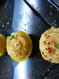 A picture of Savoury muffins with potato frosting.