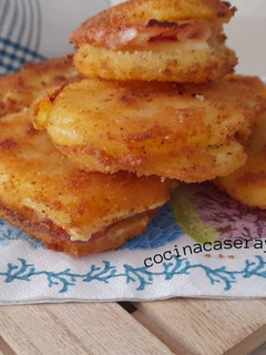 Una foto de San Jacobos de patata
